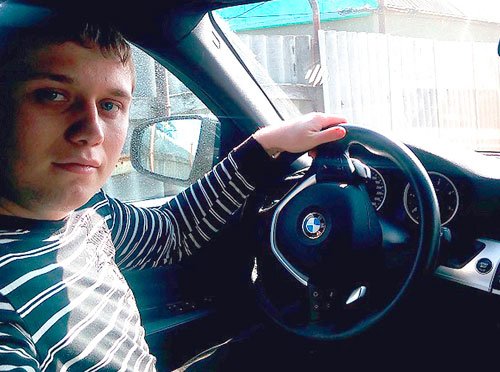Фото Владимира в заработанном трейдингом авто BMW X6.